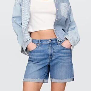 NWT GAP 5" Mid Rise Girlfriend Shorts Medium Indigo in Size 29